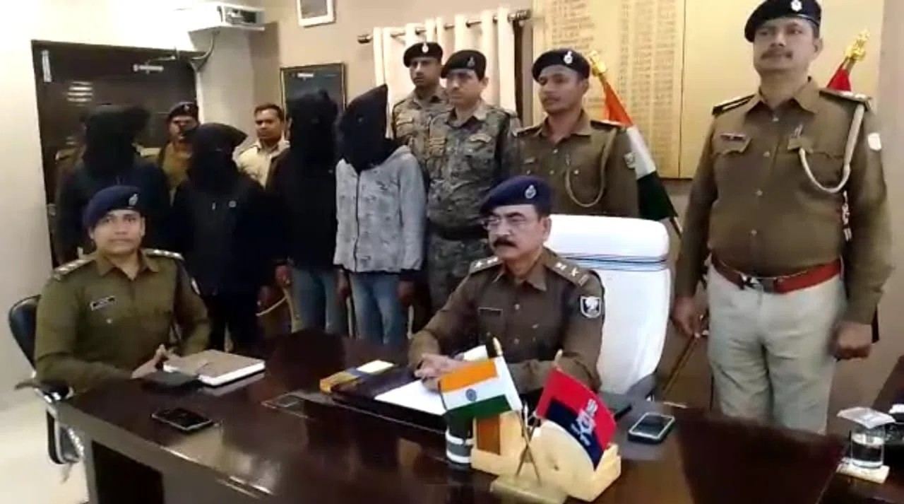 बंधन बैंककर्मी के साथ हुए लूटकांड मामले में चार अपराधी गिरफ्तार,पुलिस गिरफ्त में आए अपराधियों में एक का रहा है पुराना आपराधिक इतिहास