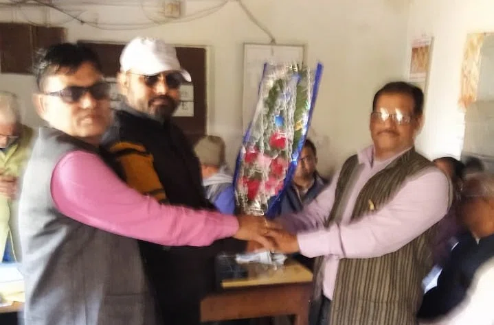 ...और जब तालियों की गड़गड़ाहट से बिहार राज्य प्राथमिक शिक्षक संघ(गोप गुट)के महासंघ कार्यालय में किया गया खगड़िया जिलाध्यक्ष मनोज कुमार और उनकी पूरी टीम का स्वागत, शिक्षकों की विभिन