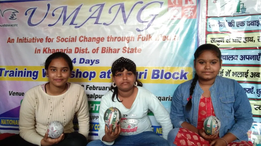 कार्यशाला के दूसरे दिन लोककला के तहत कठपुतली बनाने का मिला प्रशिक्षण,तो तीसरे दिन स्क्रिप्ट लेखन की दी गई जानकारी,खेल-खेल में प्रशिक्षु जान रहे अपनी पौराणिक परंपरा