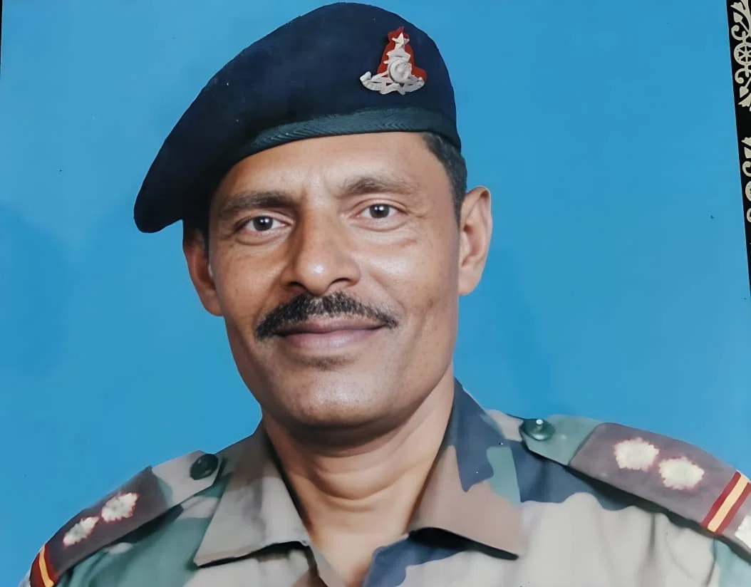 खगड़िया के लाल थल सेना के जेसीओ पद पर कार्यरत प्रशांत कुमार का मुंबई स्थित सेना के अस्पताल में निधन,पटना पहुंचा पार्थिव शरीर,क्षेत्र में पसरा मातमी सन्नाटा, पार्थिव शरीर देखने को ल