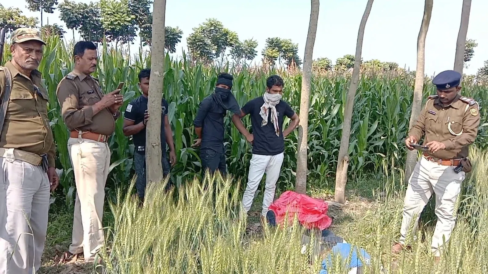 परबत्ता के बड़ी लगार में युवक की हत्या कर शव को खेत में फेंका,मृतक की नहीं हो सकी है पहचान,क्षेत्र में चर्चाओं का बाजार गर्म, पड़ताल में जुटी पुलिस