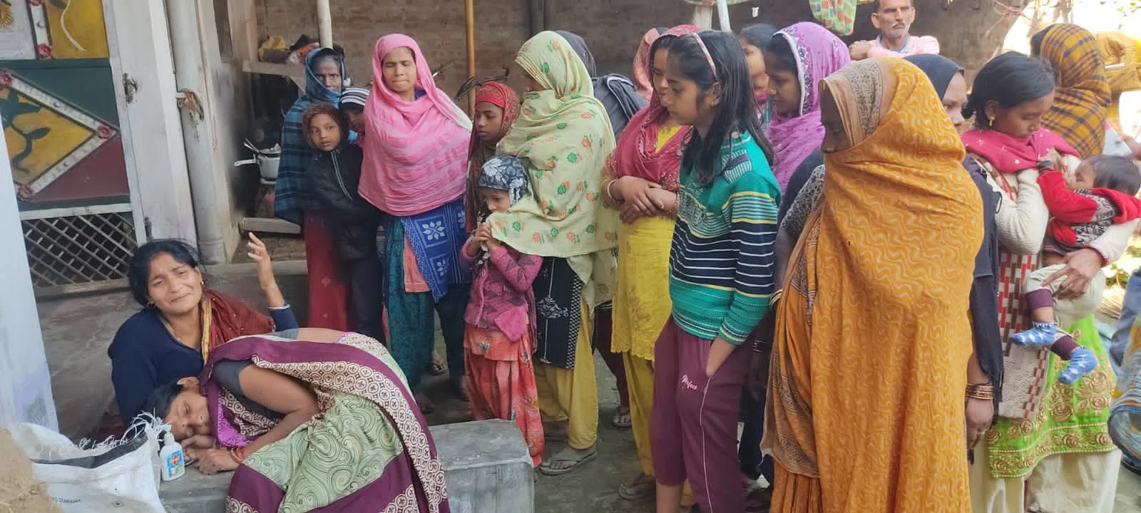 लॉज में फांसी के फंदे से संदिग्ध अवस्था में लटका मिला युवक का शव, परिजनों ने जताई हत्या की आशंका,पड़ताल में जुटी पुलिस