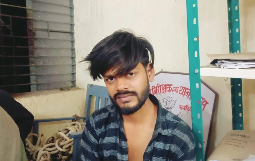 सनकी बन चुका नशेड़ी पुत्र कर रहा था पिता की जान लेने की कोशिश, पड़ोसियों की मदद से बाल-बाल बची जान,पिता की शिकायत पर पुत्र गिरफ्तार