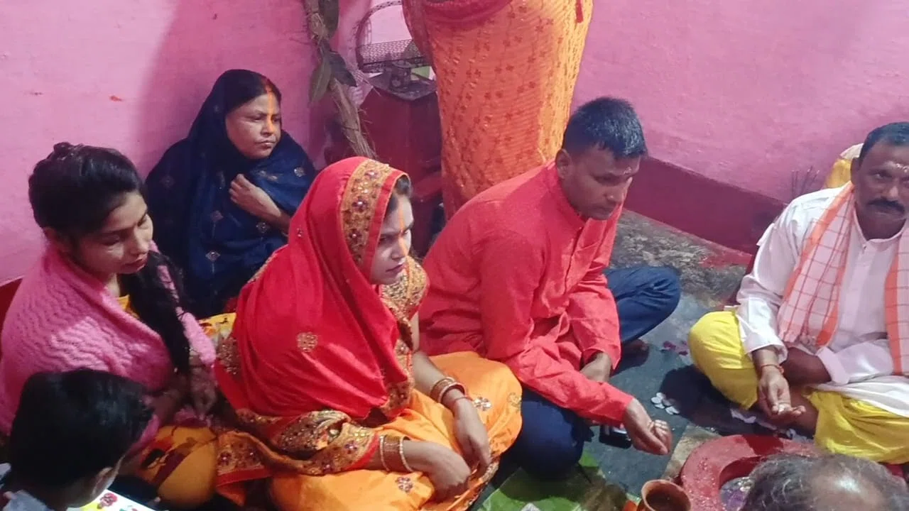 ...और जब क्षेत्र में अमन-चैन और पुलिस-पब्लिक के बीच तारतम्य स्थापित रखने को ले थानेदार ने की शिव की अराधना