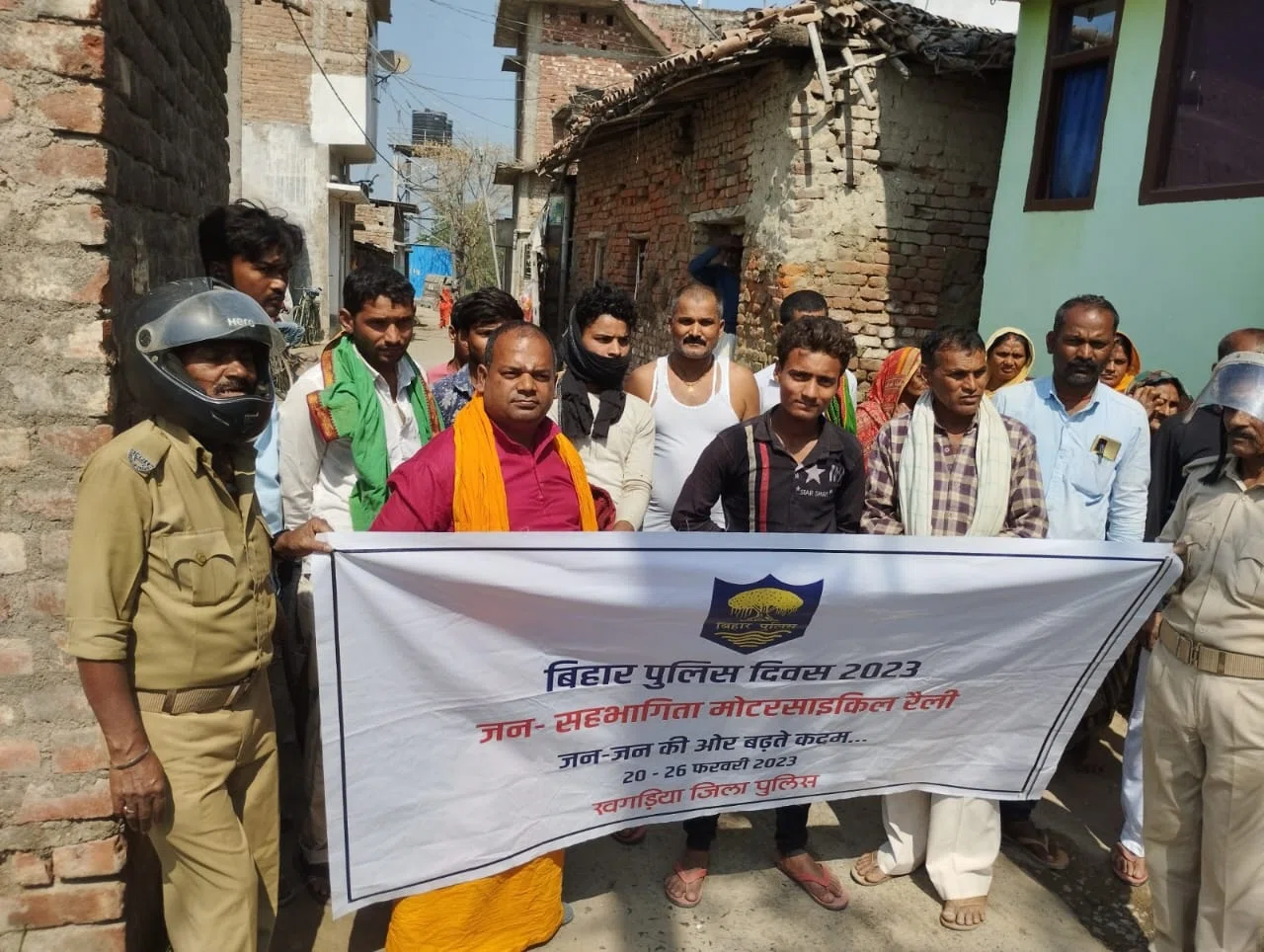 विभिन्न गांव-कस्बे का भ्रमण कर आम लोगों को पुलिस ने किया जागरुक, बिहार पुलिस दिवस सप्ताह के अवसर पर जन सहभागिता मोटरसाइकिल रैली के दौरान थानेदार ने कहा-समाज में पुलिस की भूमिका अहम