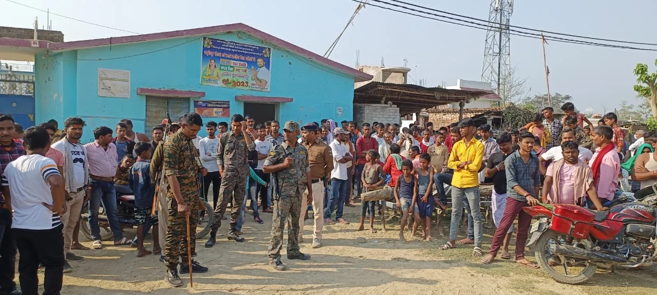 यज्ञ में शामिल होने जा रहे बृजेश यादव को गोलियों से छलनी कर अपराधियों ने उतारा मौत के घाट, दहशतजदा हैं लोग इलाके में कैम्प कर रही पुलिस