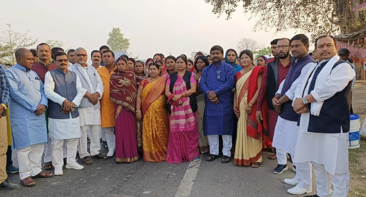 पटना में आयोजित होने वाले महिला प्रतिनिधि सम्मेलन में भाग लेने को ले खगड़िया से जदयू कार्यकर्त्ता का जत्था रवाना