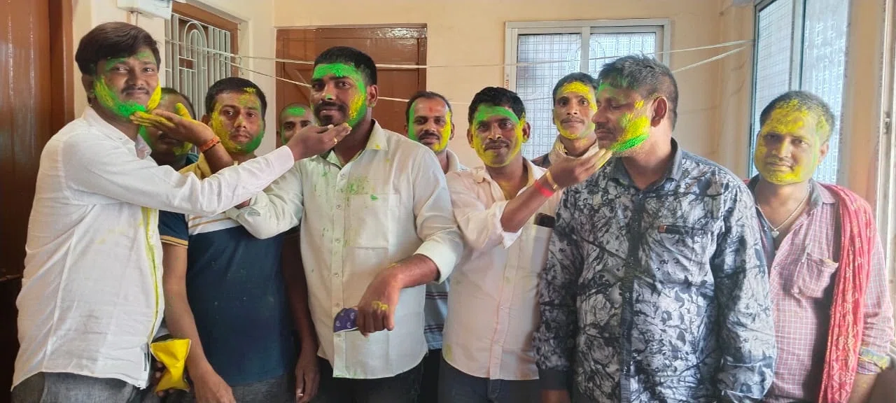 होली मिलन समारोह आयोजित कर लोजपा (रामविलास)के नेताओं और कार्यकर्ताओं ने एक दूसरे को दी होली की शुभकामनाएं