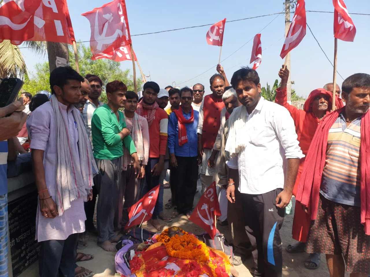 दुनिया में नहीं रहे कॉमरेड अजय राय,समाज में शोक की लहर,पार्टीजनों ने कहा-गरीब और मजदूरों के हक व हकूक की लड़ाई लडते रहे दिवंगत अजय