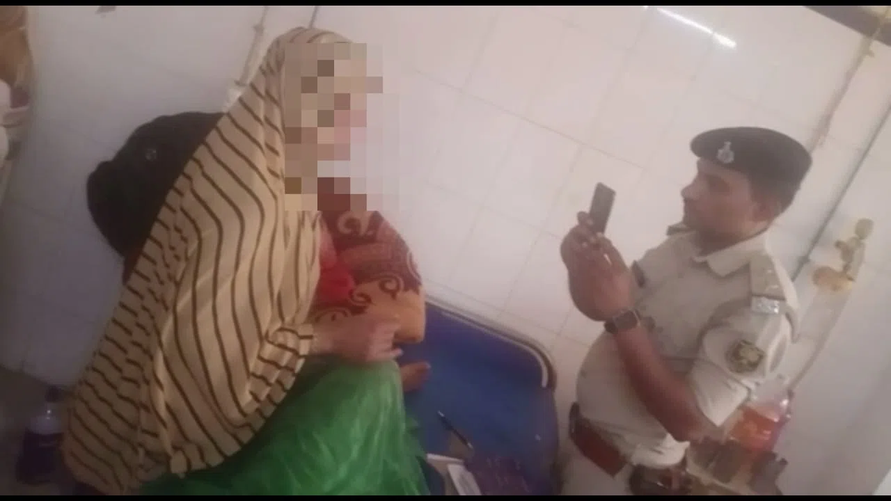 प्रेमिका ने प्रेमी की दूसरी लड़की से होने वाले निकाह का किया विरोध तो प्रेमी पक्ष के लोगों ने प्रेमिका को पटककर जबरन पिलाया एसिड,हालत गंभीर, पड़ताल में जुटी पुलिस
