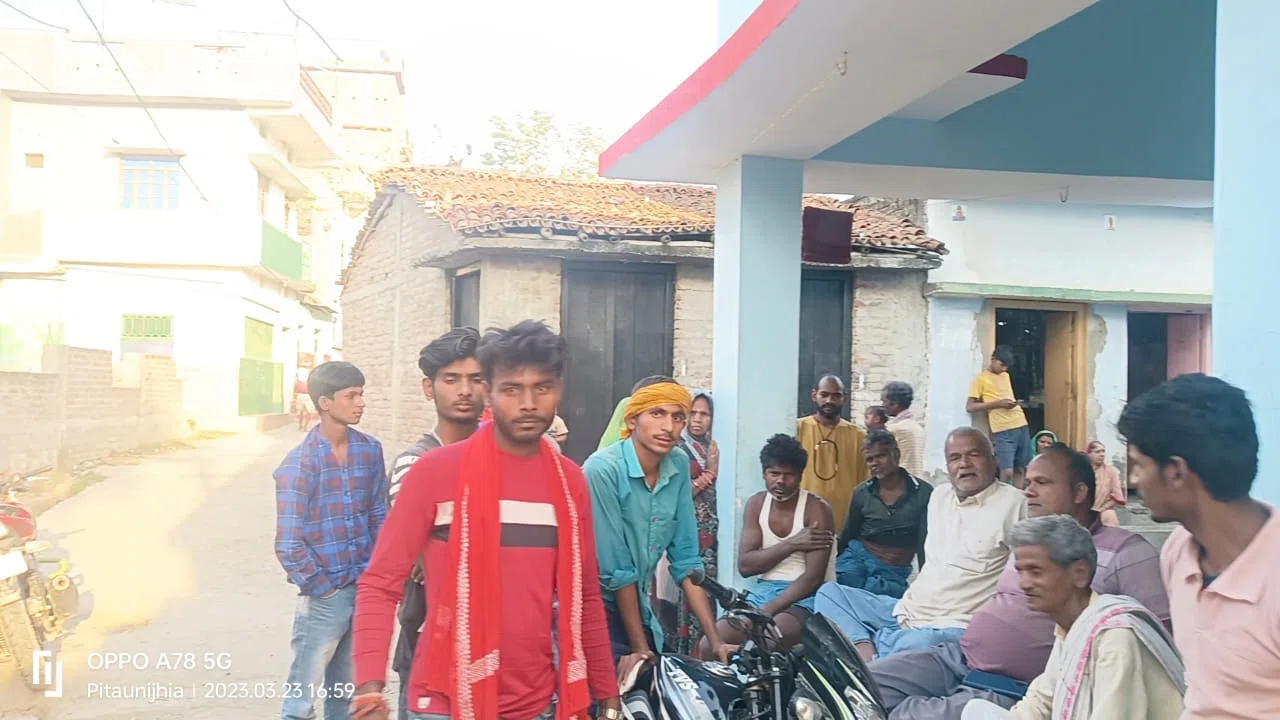 सामुदायिक भवन का ताला नहीं खुलने से नाराज स्थानीय युवाओं ने वीडियो बनाकर किया वायरल, मामले की जांच करने पहुंचे बीडीओ