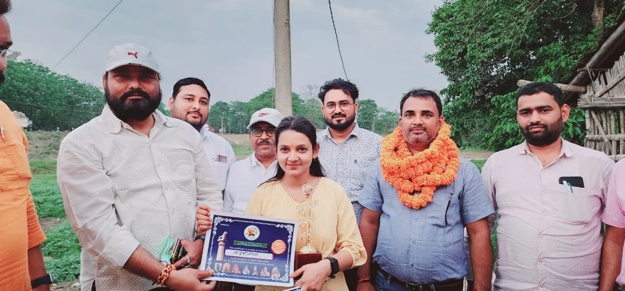 स्टेट टॉपर आयुषी नंदन ने बेटियों के साथ-साथ बिहार का भी देश में बढ़ाया मान: मनोज कुमार