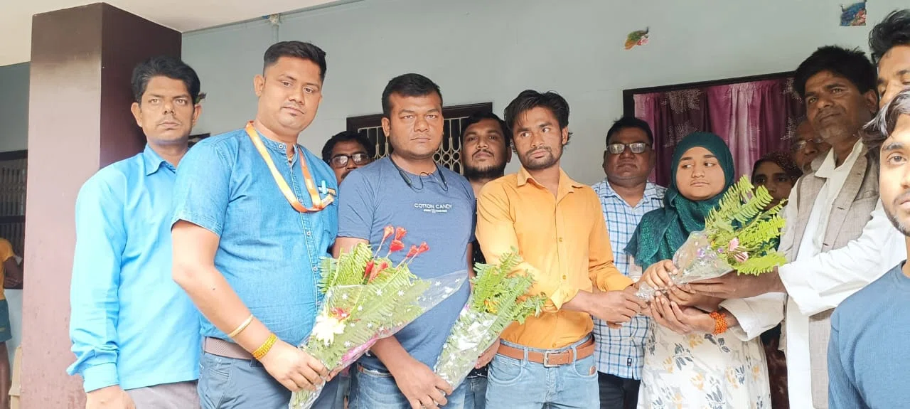 मैट्रिक की परीक्षा में चौथा स्थान लाकर नेहा ने सूबे में बढ़ाया जिले का मान, बधाईयों का लगा तांता, डीएम ने भी नेहा को दी बधाई,कहा-इसी तरह आगे बढ़ते रहिए