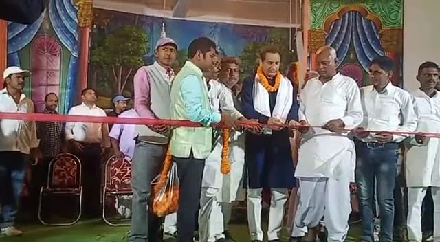 सांसद ने फीता काटकर किया नाट्य कला मंच का उद्घाटन... पसराहा स्टेशन पर कैपिटल एक्सप्रेस सहित अन्य एक्सप्रेस ट्रेन के ठहराव की उठी मांग