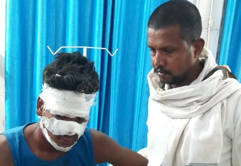फिर सामने आया युवाशक्ति का मानवीय चेहरा,जिलाध्यक्ष ने जख्मी युवक को अस्पताल पहुंचाकर किया मानवता का मिसाल पेश
