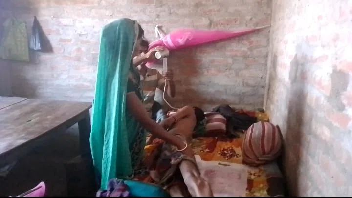 सड़क दुर्घटना में गंभीर रुप से जख्मी हुए युवक का चंदे के पैसे से हो रहा इलाज,जिंदगी और मौत से जूझ रहे अजय की जिंदगी के लिए परिजनों को है किसी मसीहे की तलाश