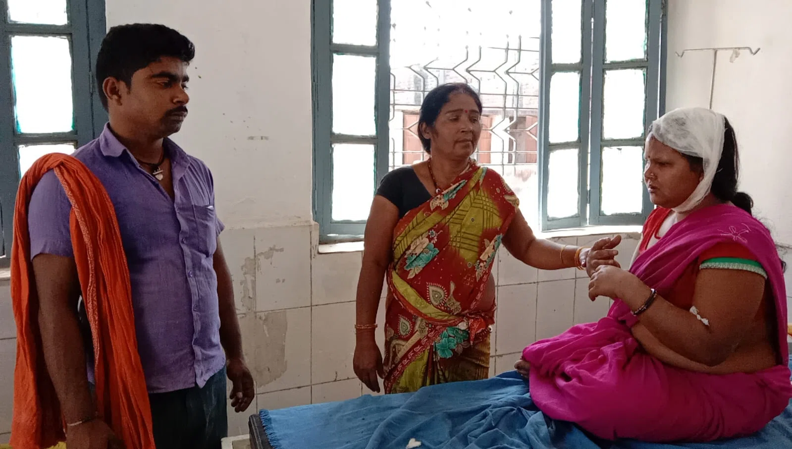 पति ने पत्नी का फोड़ा सिर,जख्मी महिला ने लगाया दहेज प्रताड़ना का आरोप,कहा-अक्सर प्रताड़ित करते हैं पति