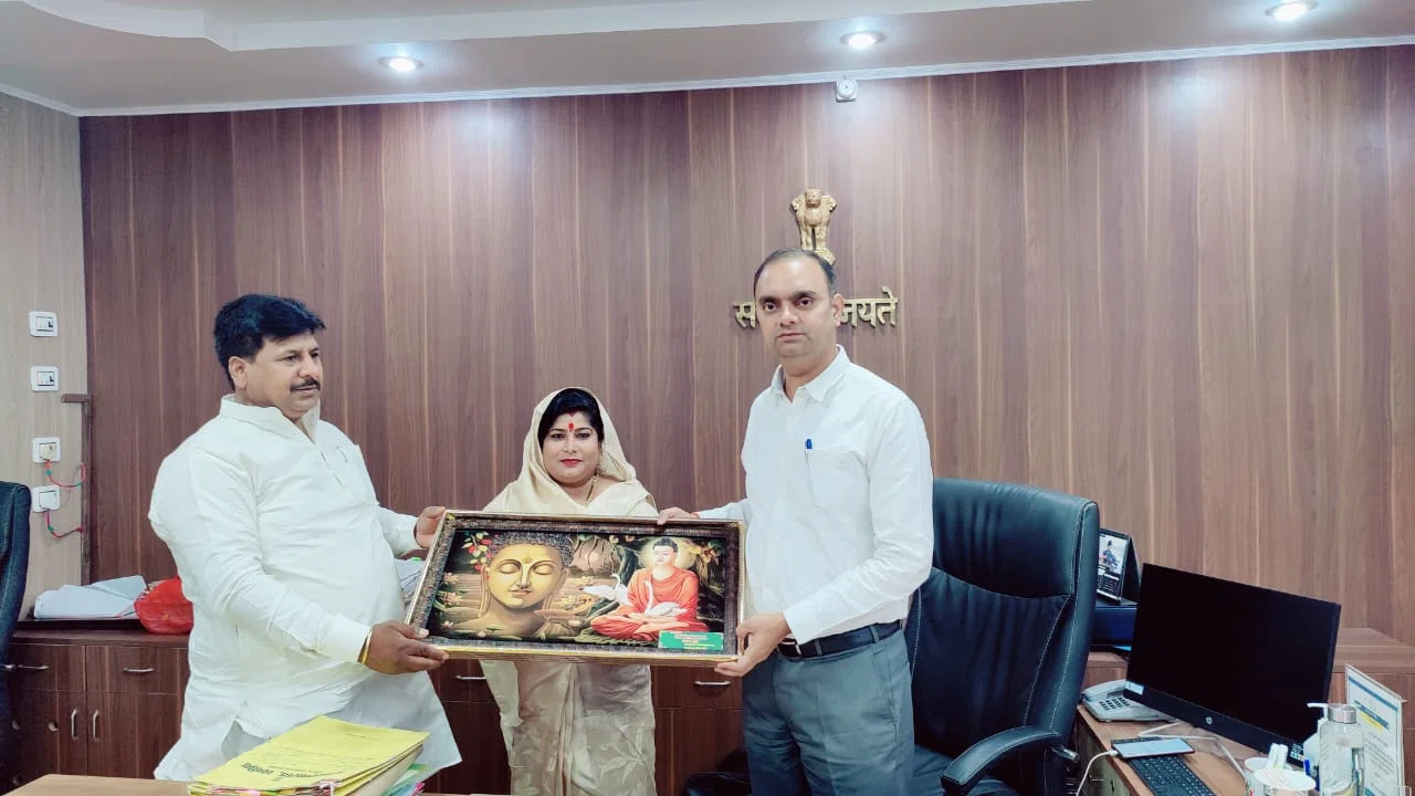 खगड़िया के तत्कालीन डीएम के सम्मान में समारोह आयोजित... अतुलनीय कार्यों के लिए सदैव याद किए जाते रहेंगे डॉ आलोक रंजन घोष: मनोहर यादव