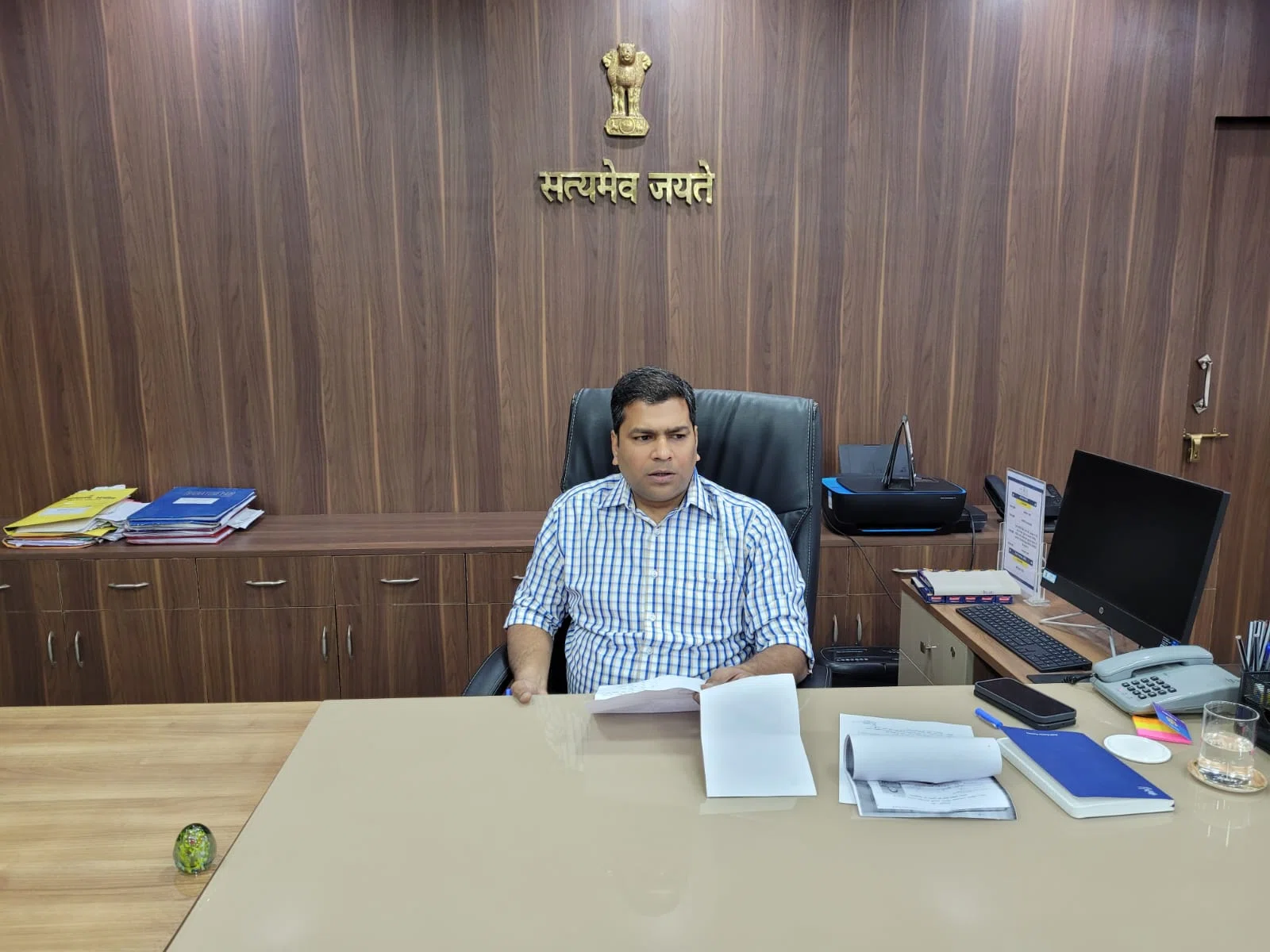 जनता दरबार में छाए रहे भूमि विवाद संबंधित मामले...भूमि सुधार उप समाहर्ता सहित संबंधित विभागीय पदाधिकारी शिकायती आवेदन के आलोक में एक माह के अंदर कृत कार्रवाई प्रतिवेदन करें समर्पित