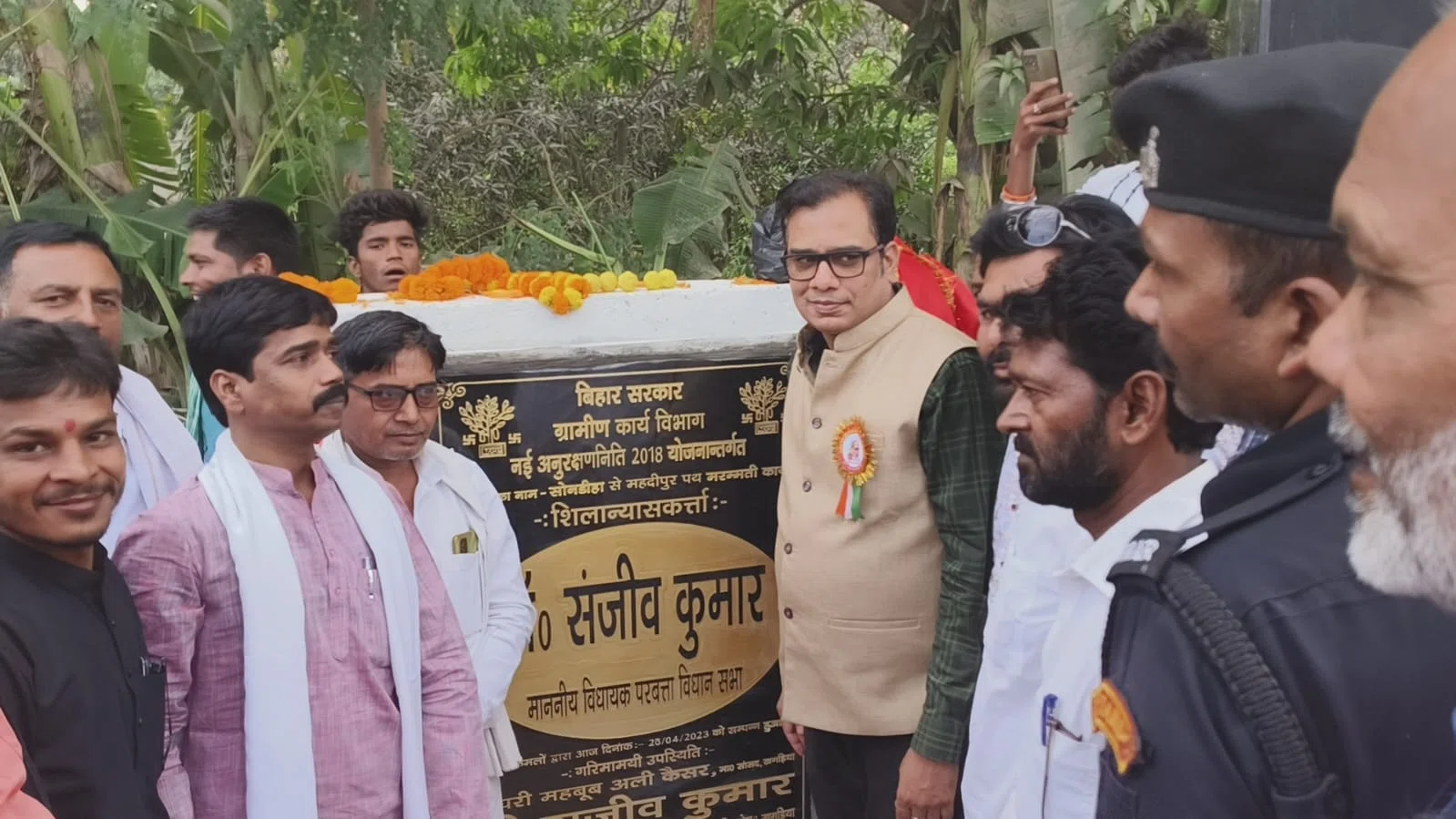 परबत्ता विधायक डॉ संजीव ने कई महत्वपूर्ण सड़क निर्माण कार्य का किया शिलान्यास, कहा-अब पूरी तरह विकसित हो जाएगा परबत्ता विस
