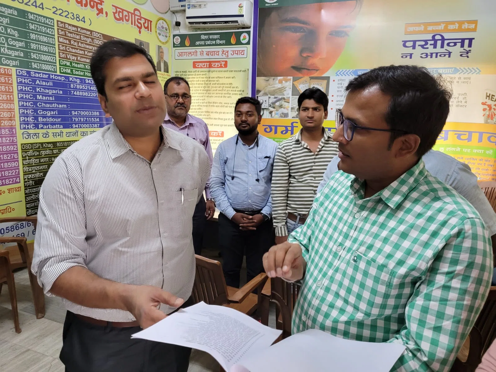 जिला नियंत्रण कक्ष का जिलाधिकारी अमित कुमार पांडेय ने किया निरीक्षण, कहा- दूरभाष नंबर 06244-22238 पर दर्ज शिकायतों का त्वरित करें निस्तारण