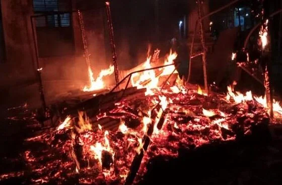 जिंदा जल गई चार सगी बहनें,घर में अचानक आग लगने से हुआ हादसा, दर्दनाक मौत से पसरा मातम