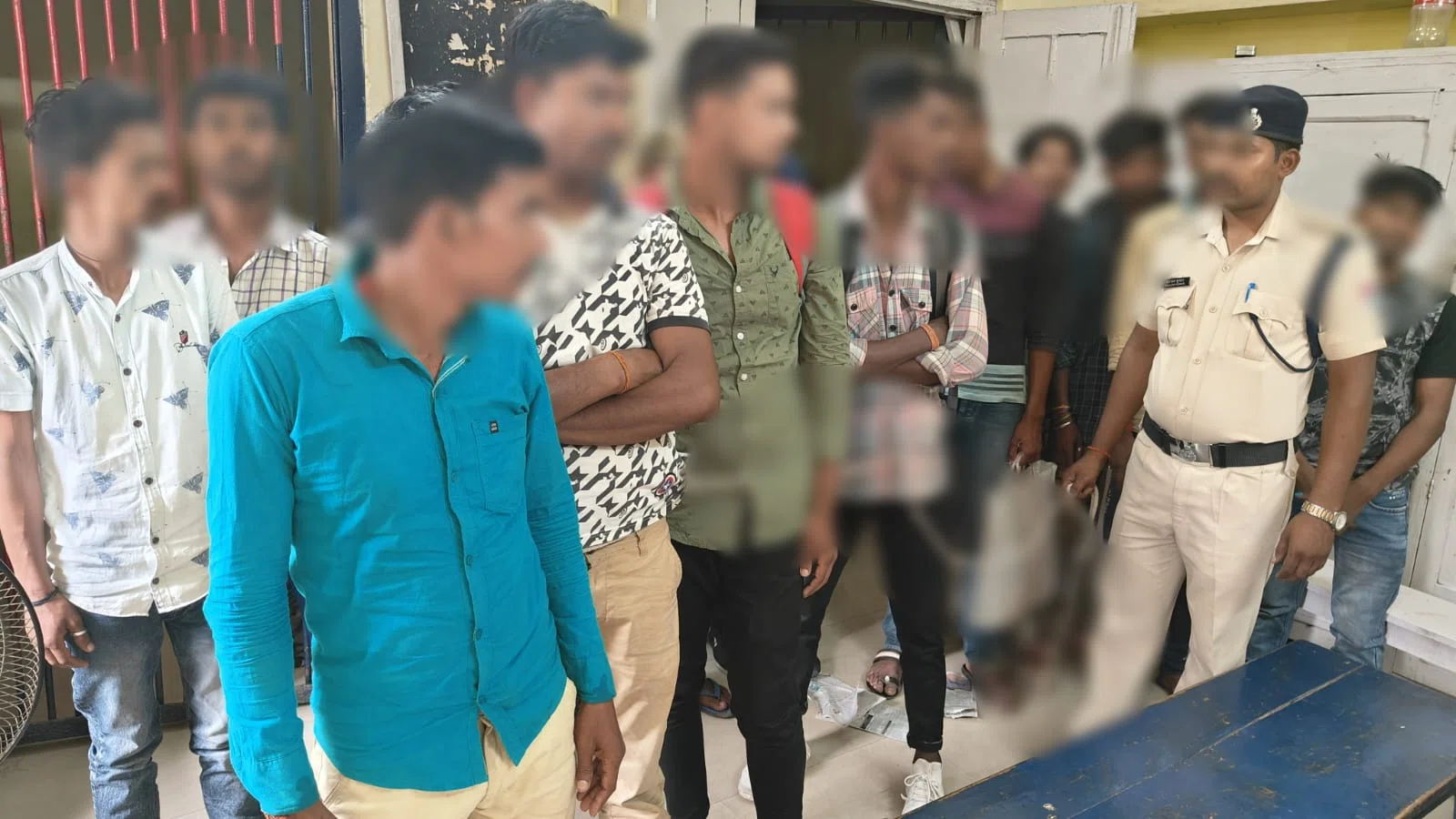 आरपीएफ इंस्पेक्टर के नेतृत्व में फिर चला अभियान,विभिन्न आरोप में 15 लोग धराया