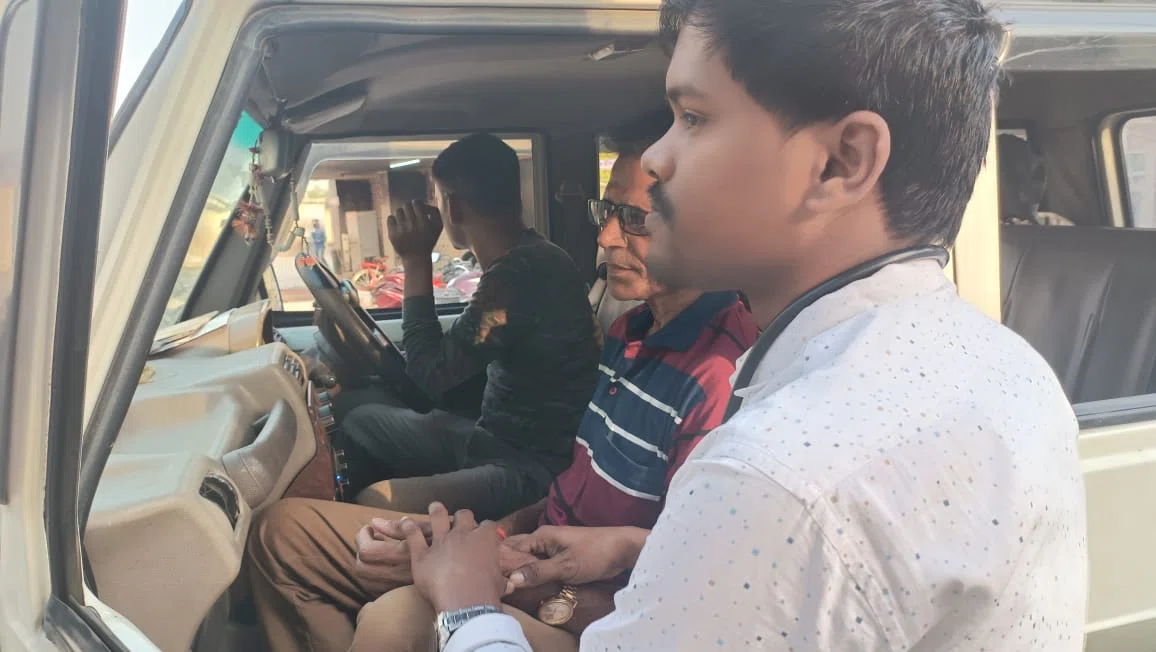 जज के सरकारी ड्राइवर को शराब पीकर अपमानित करने के आरोप में दारुबाज दारोगा नशे की हालत में गिरफ्तार