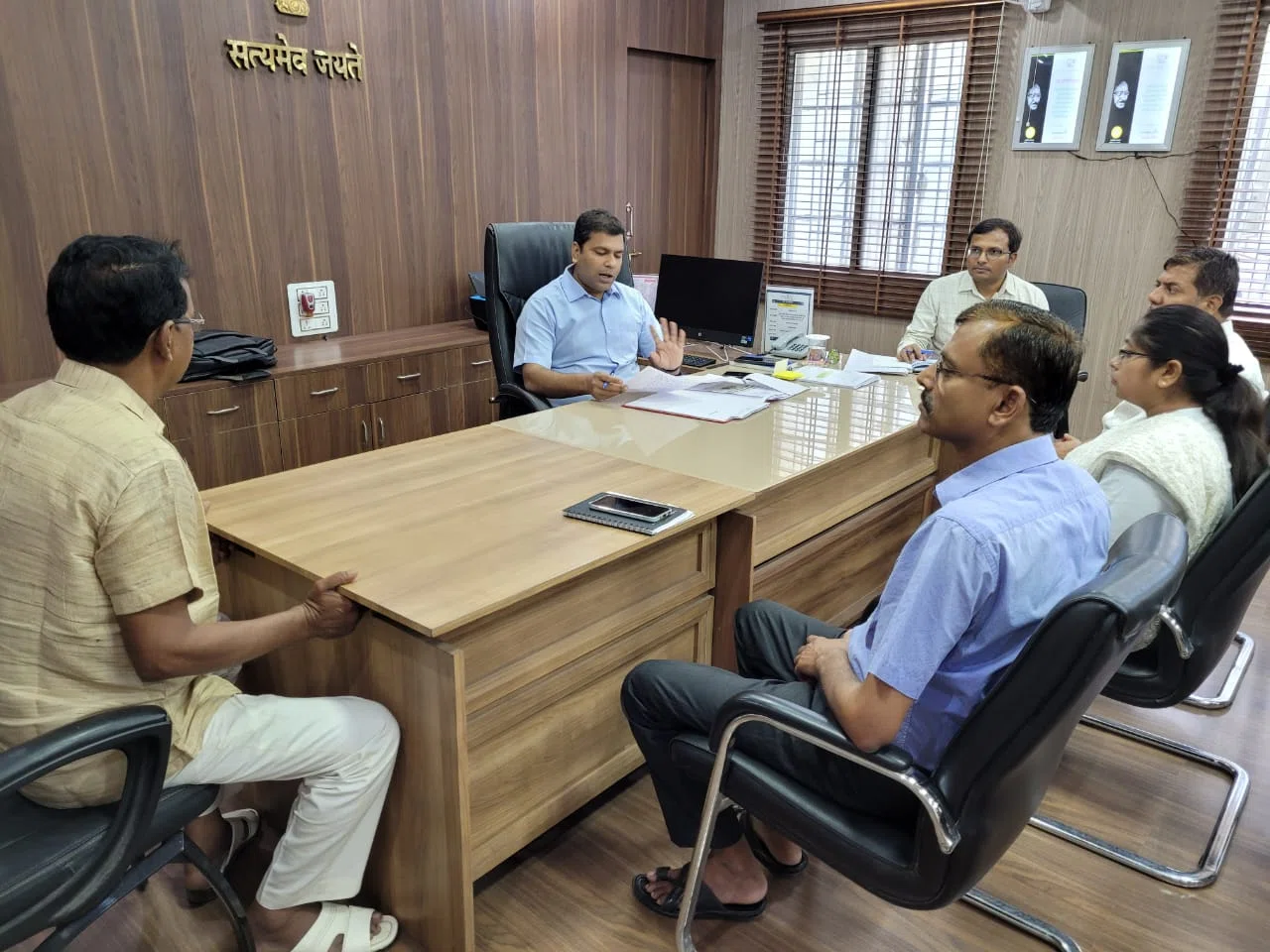 जनता दरबार में आए आवेदन के आलोक में एक माह के अंदर गुणवत्तापूर्ण तरीके से मामलों का निस्तारण करते हुए संबंधित पदाधिकारी कृत कार्रवाई प्रतिवेदन करें समर्पित:अमित कुमार पांडेय