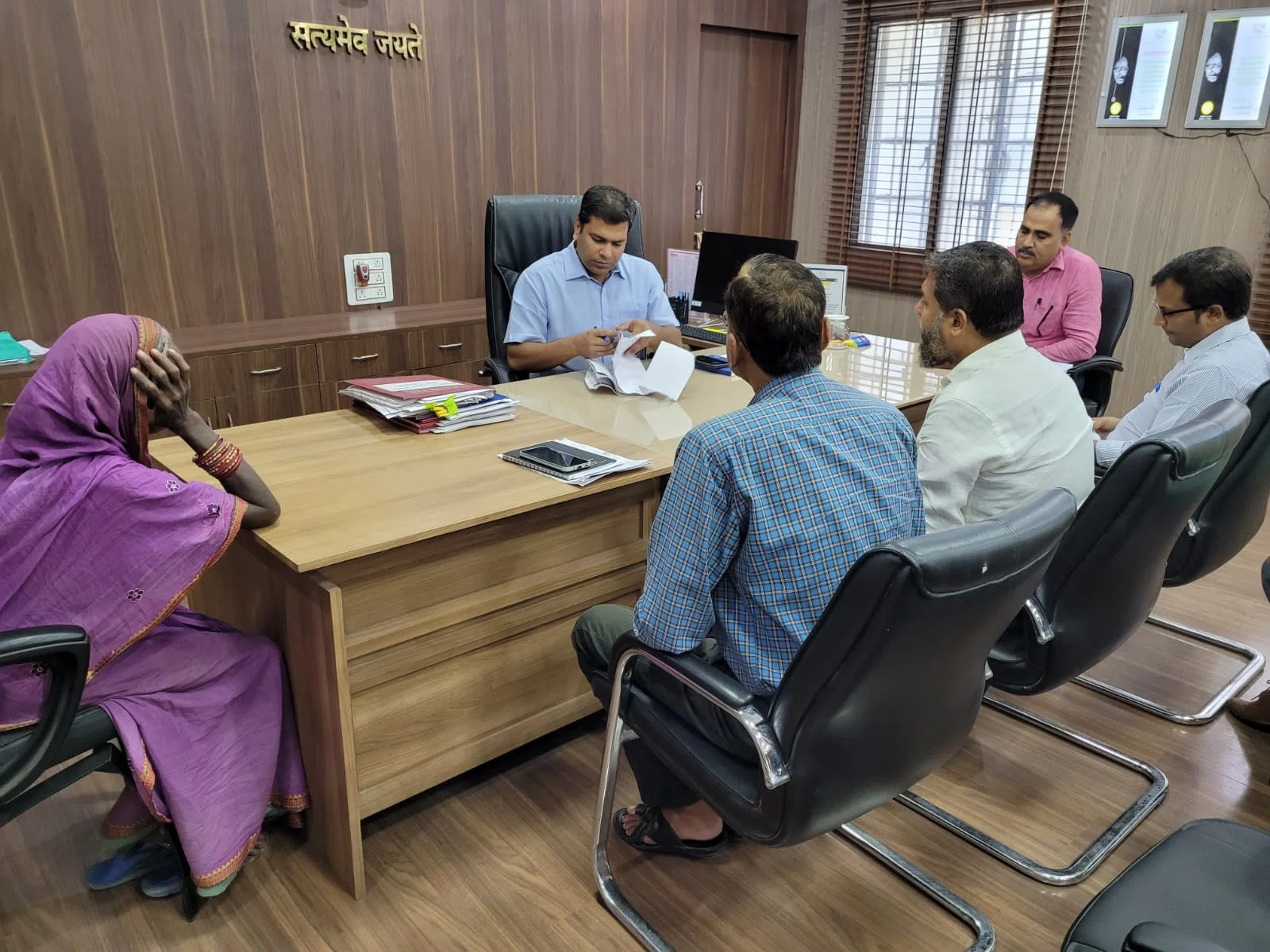 जनता दरबार में आए तमाम मामलों का एक माह के अंदर निष्पादन करते हुए संबंधित पदाधिकारी कृत कार्रवाई संबंधी प्रतिवेदन करें समर्पित: अमित कुमार पांडेय