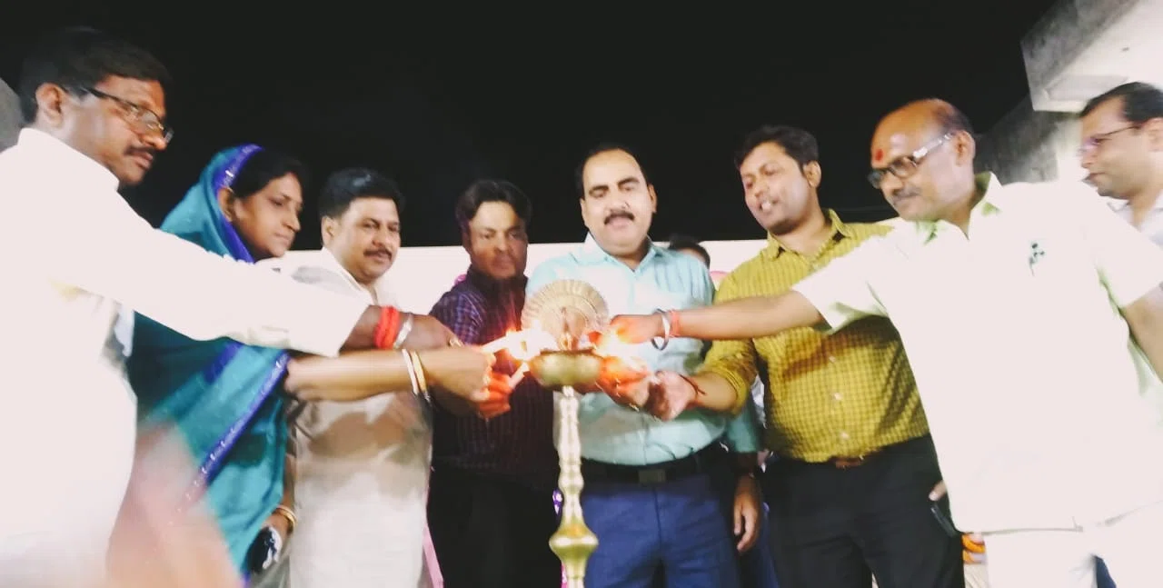 अखिल भारतीय कवि सम्मेलन के नाम पर जमी थी ठहाकों की महफिल, दैनिक जागरण द्वारा आयोजित कवि सम्मेलन में घंटो होती रही तालियों की बारिश