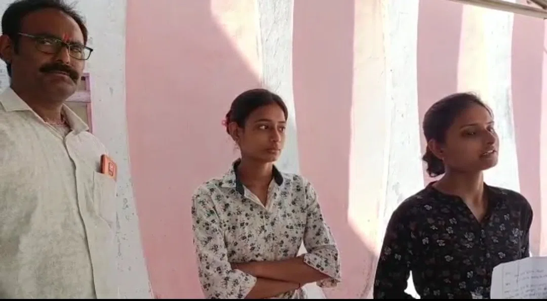 चोरी के बाद सीनाजोरी दिखाते हुए पड़ोसियों ने दो सगी बहनों को पीट किया जख्मी,पीड़िता के पिता ने गोगरी के थानाध्यक्ष से लगाई न्याय की गुहार