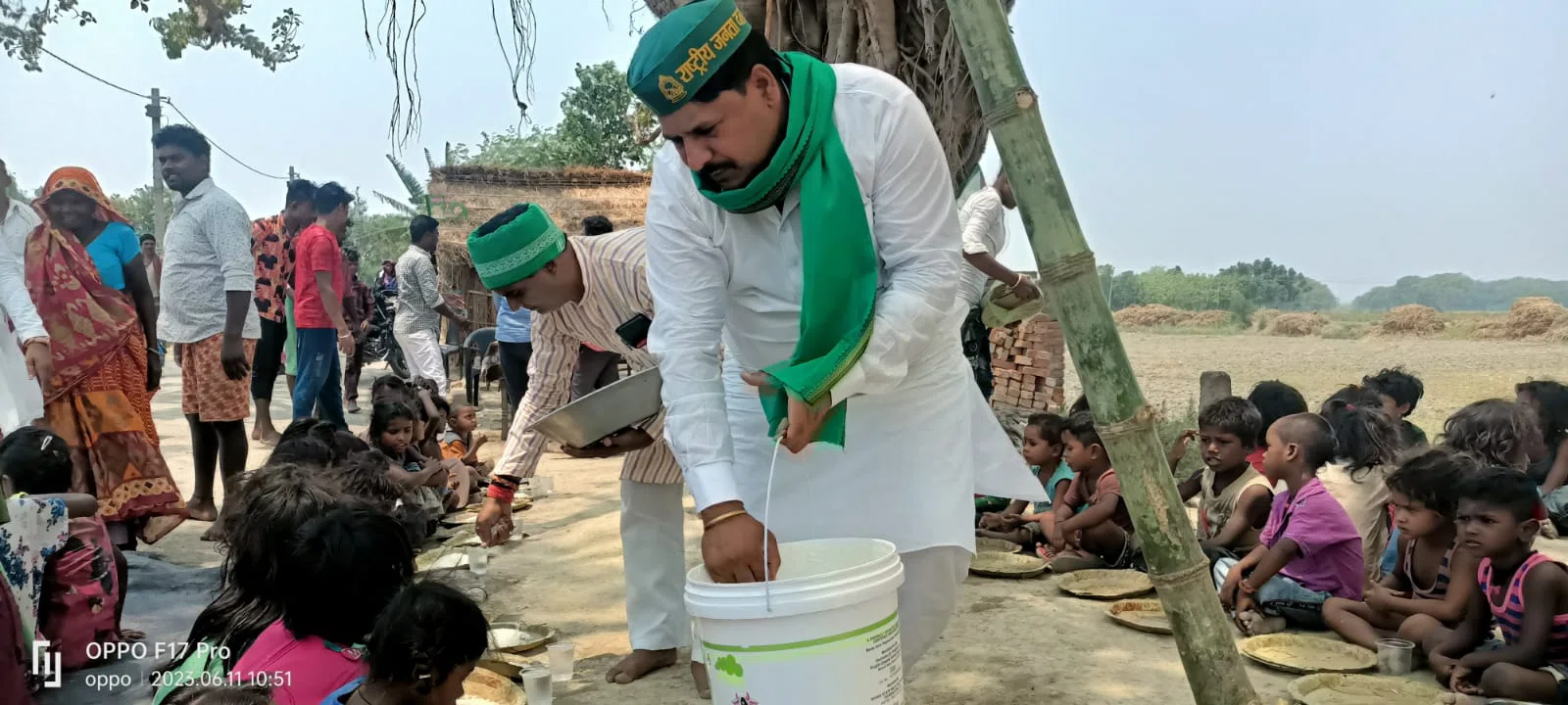 सामाजिक न्याय और सद्भावना दिवस के रुप में राजद सुप्रीमो का 76वां जन्मदिन मनाते हुए राजद ने जगह-जगह सामाजिक स्तर पर किया भोज का आयोजन...गरीब,दलित और महादलित के दिल में बसते हैं लालू