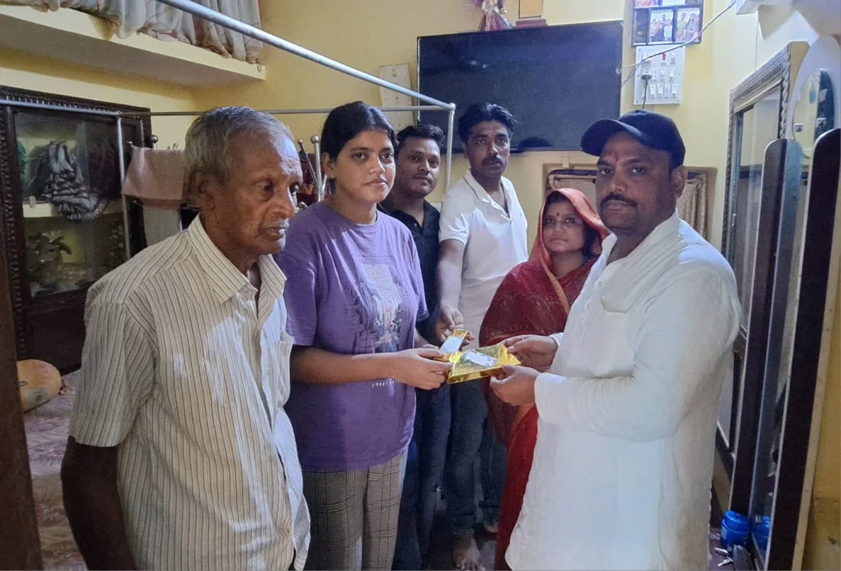 छोटी बहन के बाद बड़ी बहन भी नीट परीक्षा में अच्छा अंक लाकर मानसी का नाम की रौशन...शिक्षित लोगों से अधिक धनवान कोई नहीं:पप्पू सुमन