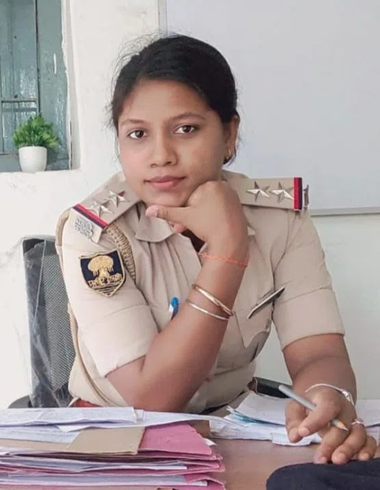 Bihar Breaking News :51 पुलिस पदाधिकारियों को प्रशस्ति पत्र देकर पुलिस कप्तान अमितेश कुमार ने किया सम्मानित,कांडों के निष्पादन में तत्परता दिखाने वाले पुलिस पदाधिकारियों का एसपी ने