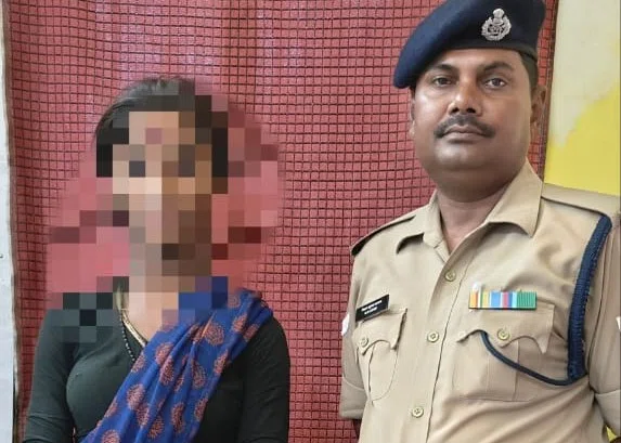 Bihar Breaking News : खगड़िया स्टेशन पर किन्नर को फिर दबोचा,यात्रियों को परेशान कर रुपये वसूलने के जुर्म में हुई गिरफ्तारी,अन्य बारह लोगों को भी आरपीएफ की टीम ने किया गिरफ्तार