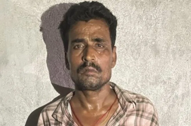 पचास हजार का इनामी बदमाश रणवीर यादव दो साथियों के साथ गिरफ्तार,हथियारों के साथ कार पर सवार होकर जा रहे तीनों अपराधियों को एसटीएफ और जिला पुलिस की संयुक्त टीम ने दबोचा