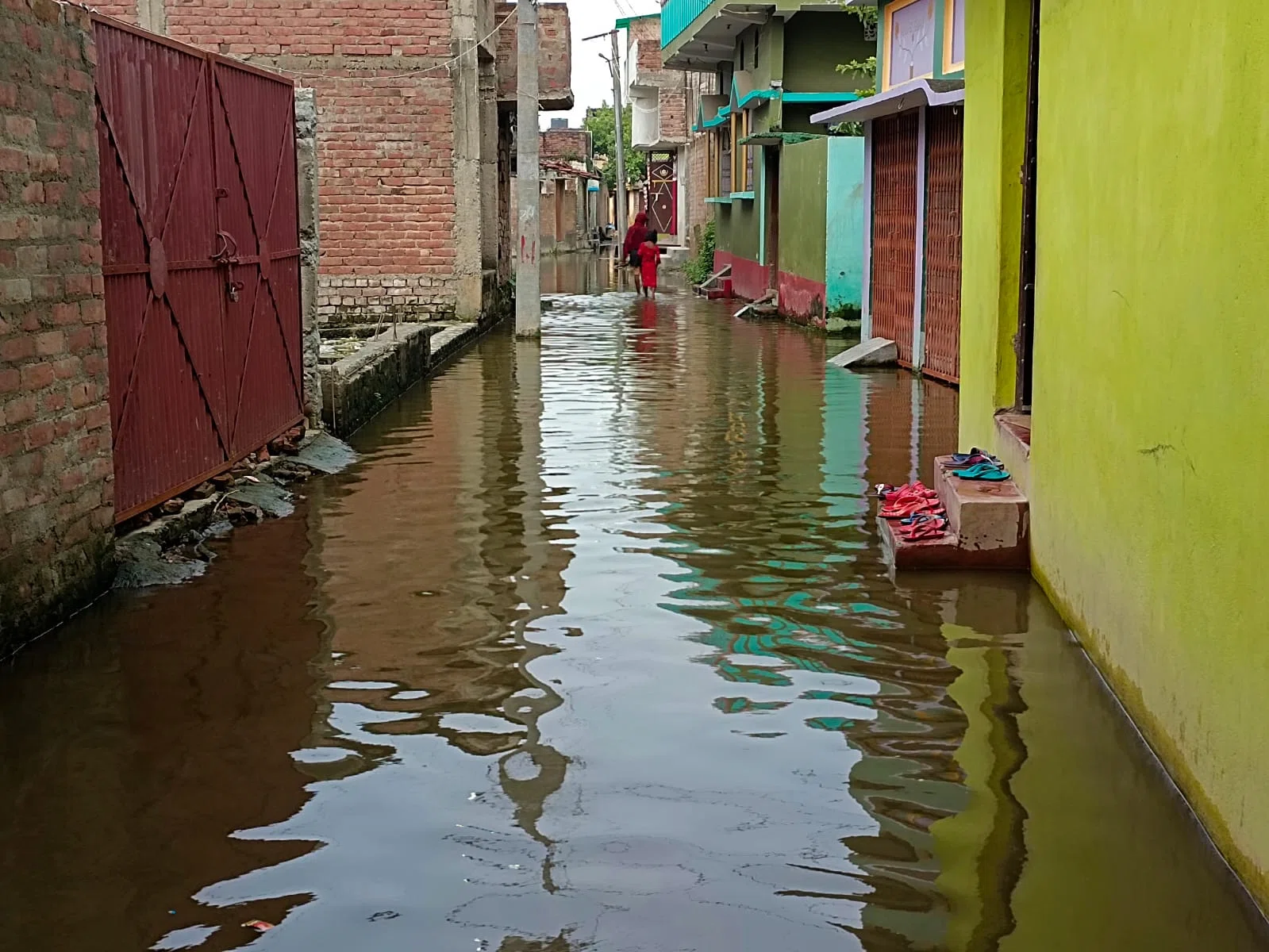 आखिर कब तक मतरसुन्न बने रहेंगे वार्ड पार्षद और कार्यपालक पदाधिकारी!नगर परिषद में तब्दील होने के बाद भी गोगरी में जल जमाव की समस्या बनी है विकराल,पानी निकासी की व्यवस्था नहीं होने स
