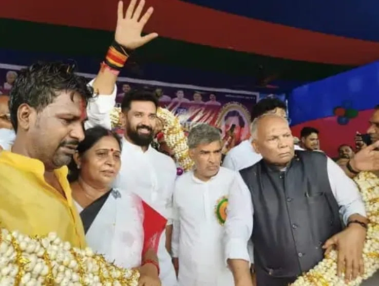 Bihar Breaking News: जनता के सहयोग से चिराग, चिराग बनकर बिहार को रोशन करता रहेगा,नीतीश कुमार से बिहार ही संभाल नहीं रहा है और देख रहे हैं प्रधानमंत्री बनने का सपना:चिराग पासवान