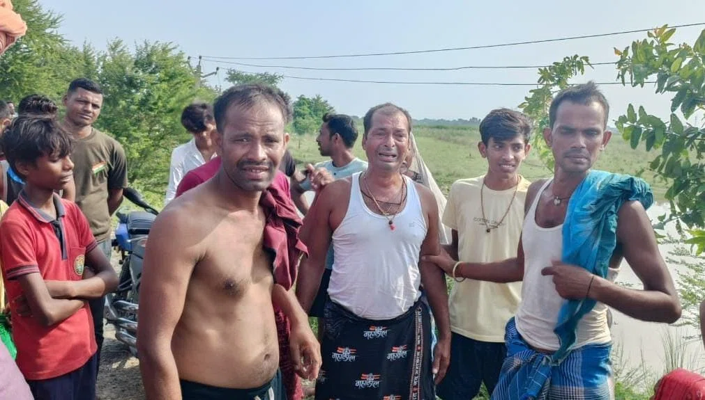 बहन से राखी बंधाने के पहले गंगा की उपधारा में डूबने से मौत का शिकार हुए युवक का 24घंटे बाद मिला शव,रो-रोकर परिजन हो रहे बेहाल, रक्षाबंधन के अवसर पर मां के साथ ननिहाल आया था युवक