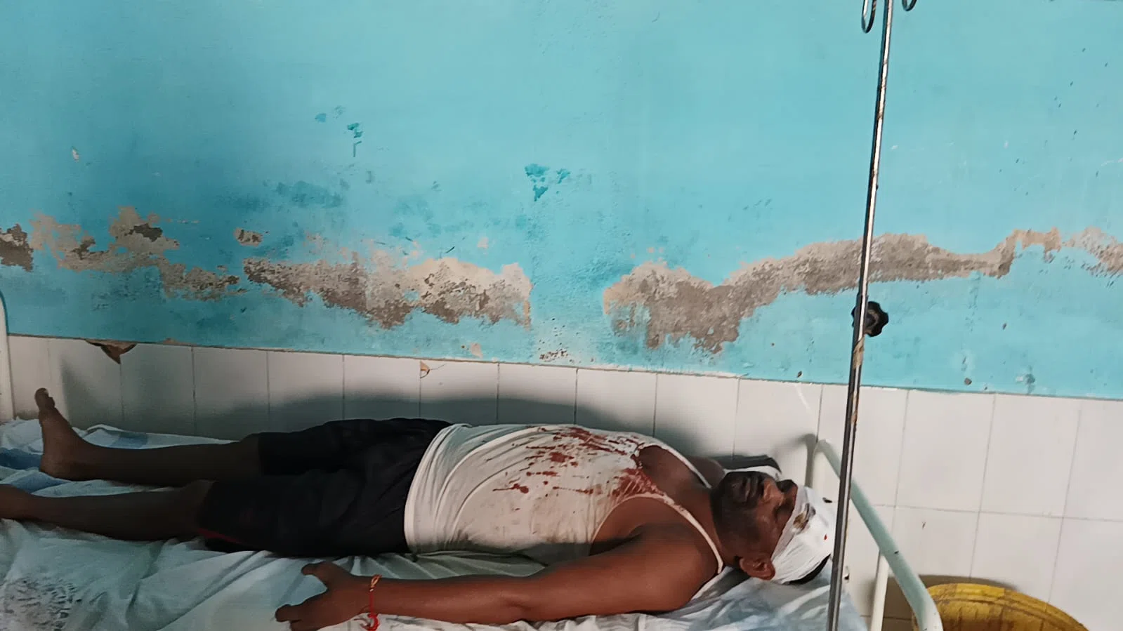 जमीनी विवाद को लेकर आखिर कब तक सुलगता रहेगा बेलदौर प्रखंड क्षेत्र का विभिन्न इलाका!दबंगों ने पति-पत्नी को मारपीट कर किया बुरी तरह जख्मी