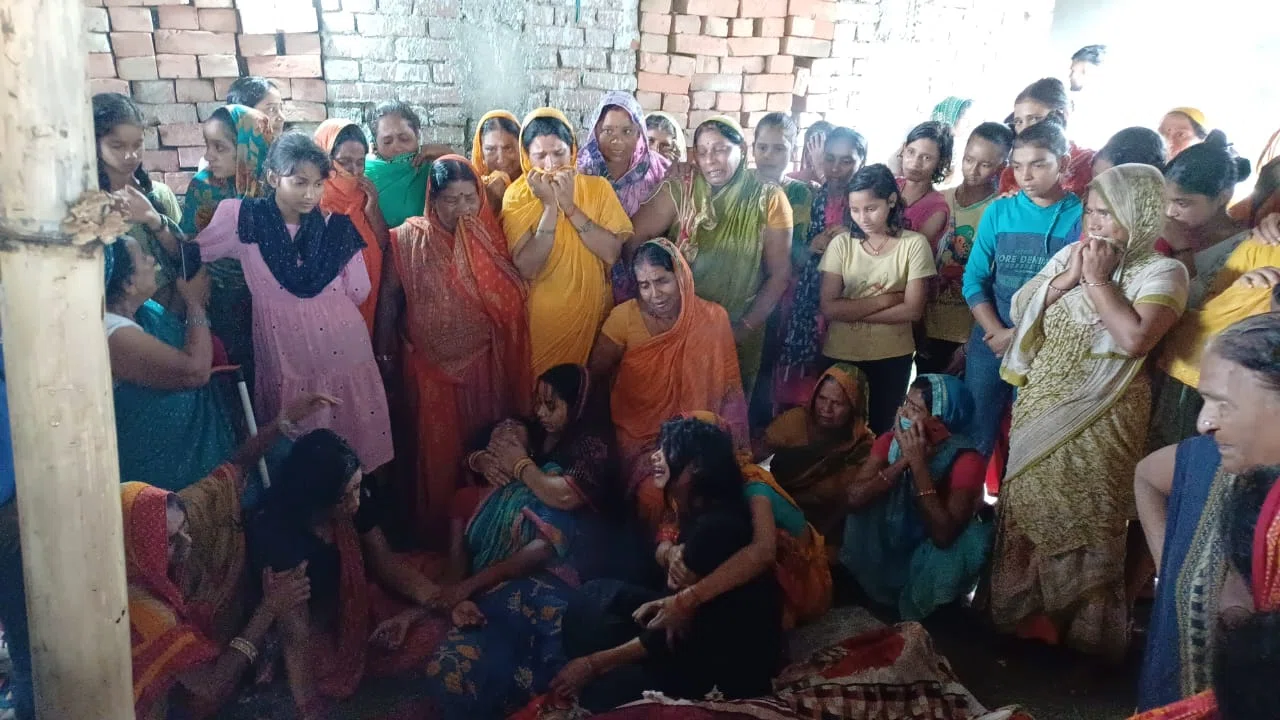 दुकान से खाना खाने घर जा रहे युवा व्यवसायी पर ताबड़तोड़ गोलियां बरसाकर आखिर किसने सुलाई मौत की नींद!पड़ताल में जुटी पुलिस