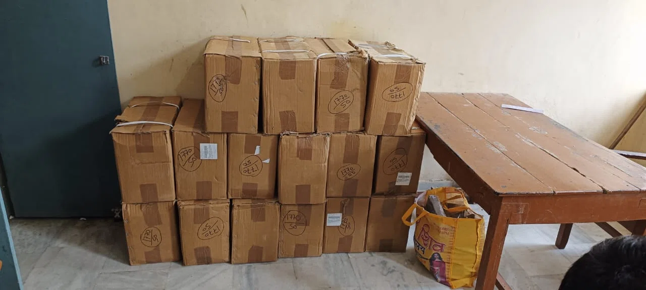किराना दुकान की आड़ में चल रहा था प्रतिबंधित कफ सिरप का कारोबार,भारी मात्रा में कोरेक्स के साथ दुकानदार धराया
