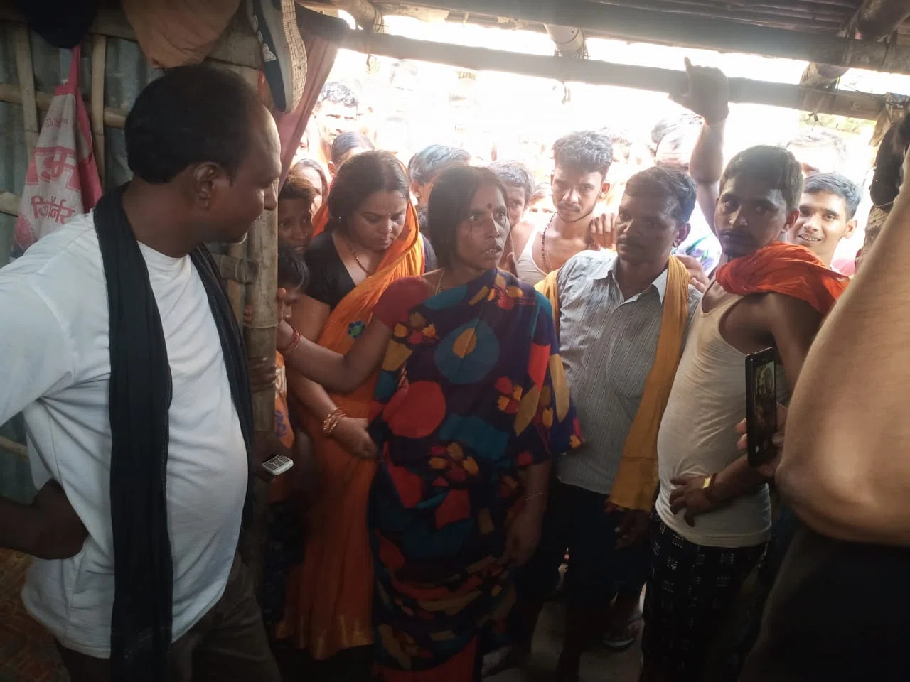 पसराहा के पिपरपाती में फंदे से लटकी मिली युवक की लाश,युवक ने की आत्महत्या या उसकी हुई हत्या!संशय बरकरार
