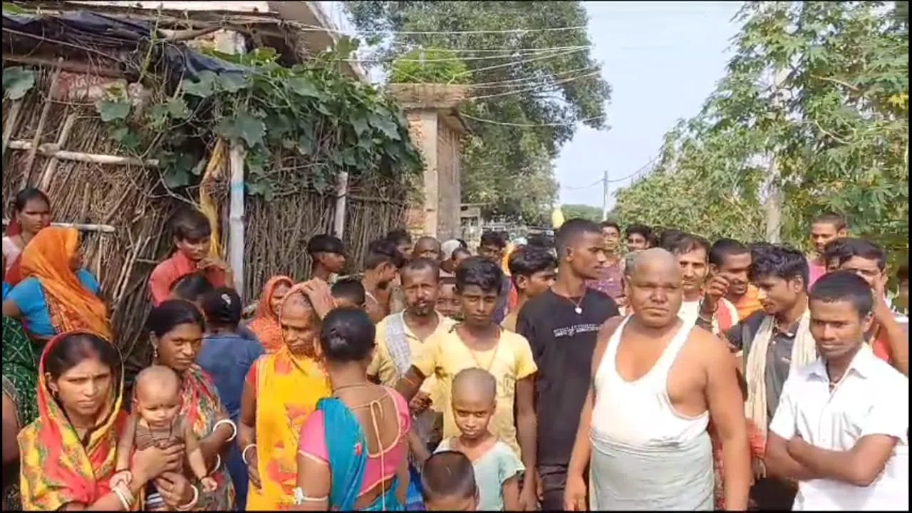 आखिर किस निर्दयी मां ने नवजात शिशु को जन्म के कुछ देर बाद ही कर दिया झाड़ियों के हवाले!दयावान बने इंसान द्वारा झाड़ी से उठाकर परबत्ता सीएचसी लाए गए नवजात शिशु का आखिर कहां चल रहा ह