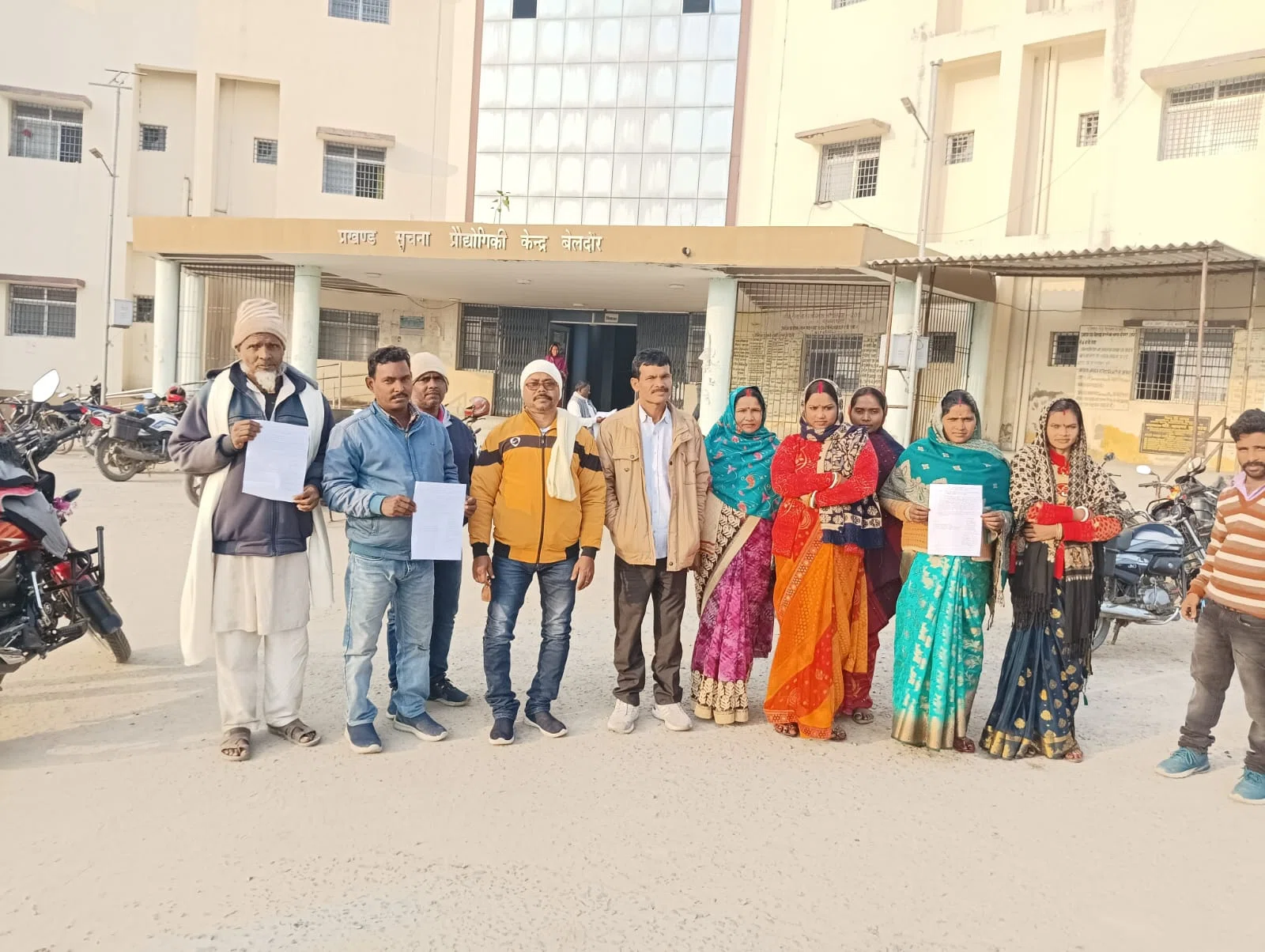 प्रखंड प्रमुख की कुर्सी को लेकर राजनीतिक दांवपेंच चरम पर,ठंड में भी पंससों को हो रहा गर्मी का एहसास,शह और मात के खेल में डोल रही तीन प्रखंड प्रमुख की कुर्सी