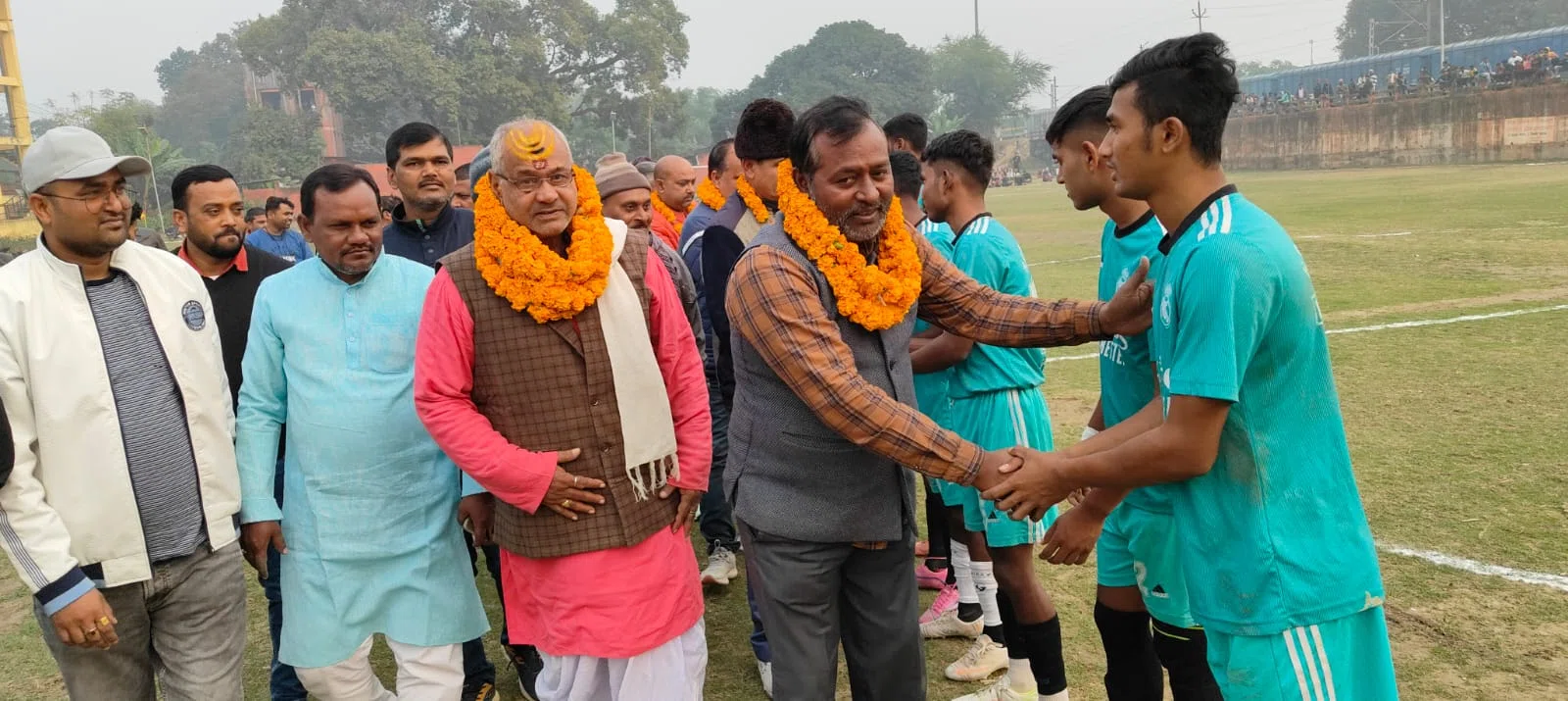 पूर्व मुखिया फुटबॉलर विजय यादव की पुण्यतिथि पर आयोजित फुटबॉल टूर्नामेंट के पहले मुकाबले में बंगाल ने झारखंड को धोया,नेपाल और उत्तर प्रदेश के बीच मुकाबला रविवार को