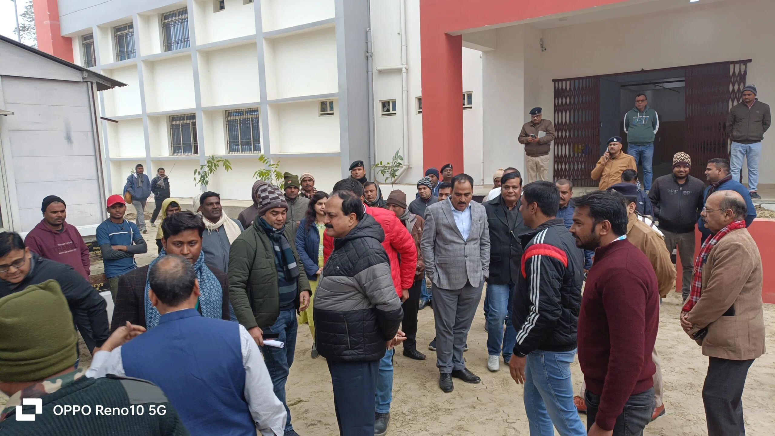 नई नवेली दुल्हन की तरह गोगरी का अनुमंडलीय अस्पताल सज- धजकर तैयार,सीएम नीतीश के आने का है इंतजार