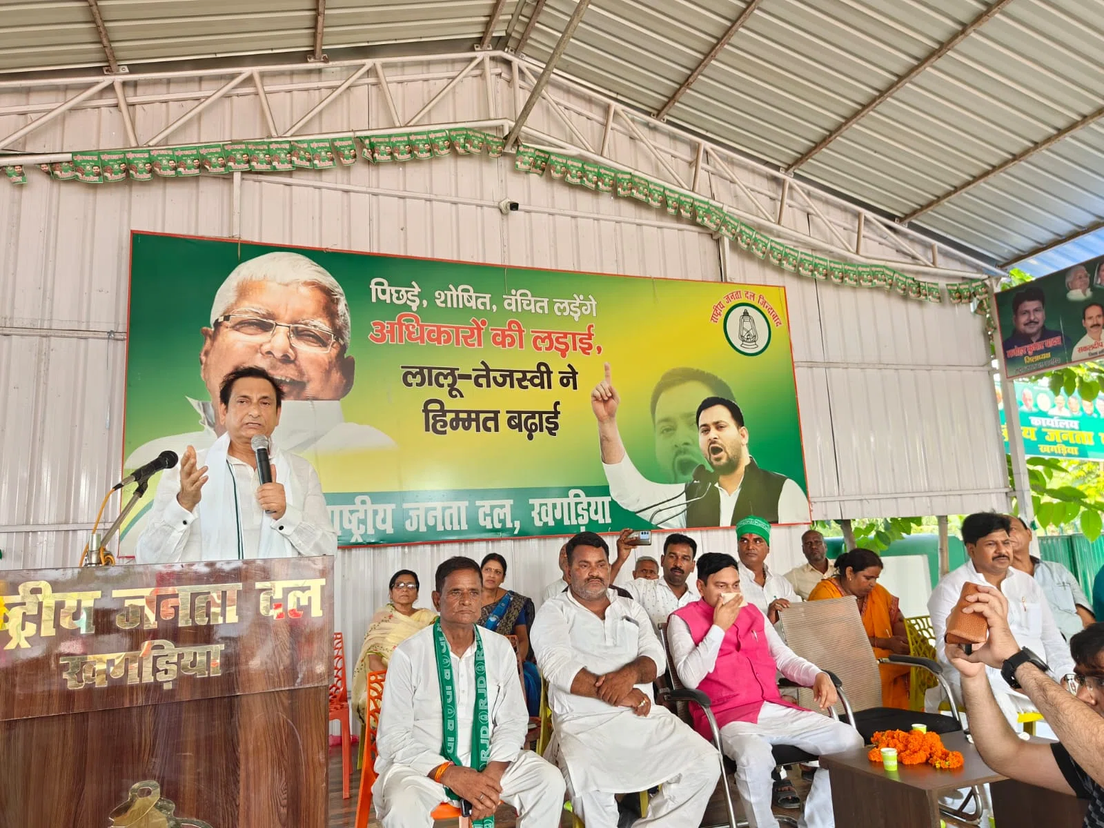 पूर्व सांसद महबूब अली कैसर ने लालू यादव को बताया जन-जन का महबूब तो मनोहर यादव ने कहा-बिहार की गद्दी संभालेंगे तेजस्वी