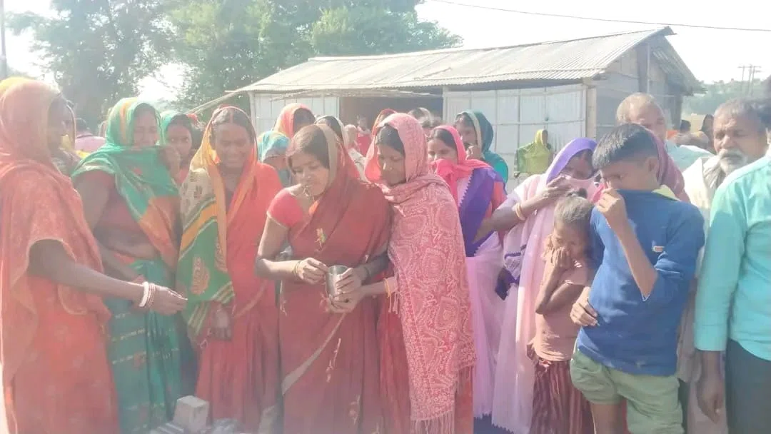कई दिनों से लापता युवक की पानी भरे गड्ढ़े में मिली लाश, परिजनों ने जाहिर की हत्या की आशंका,एनएच- 107को किया जाम!